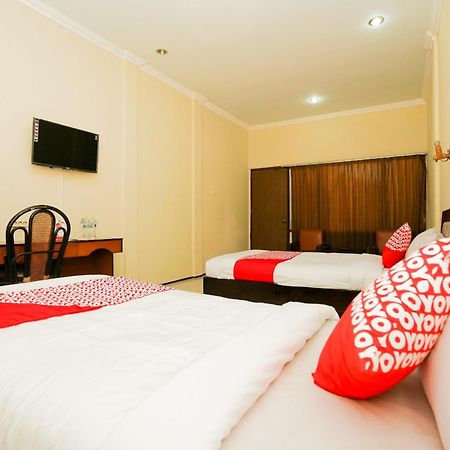 Oyo 1652 Hotel Tampiarto Probolinggo Dış mekan fotoğraf