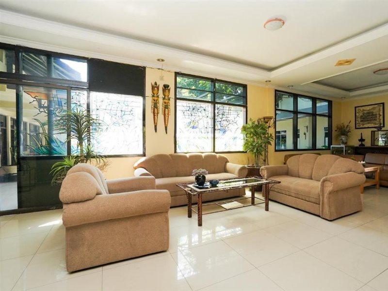 Oyo 1652 Hotel Tampiarto Probolinggo Dış mekan fotoğraf