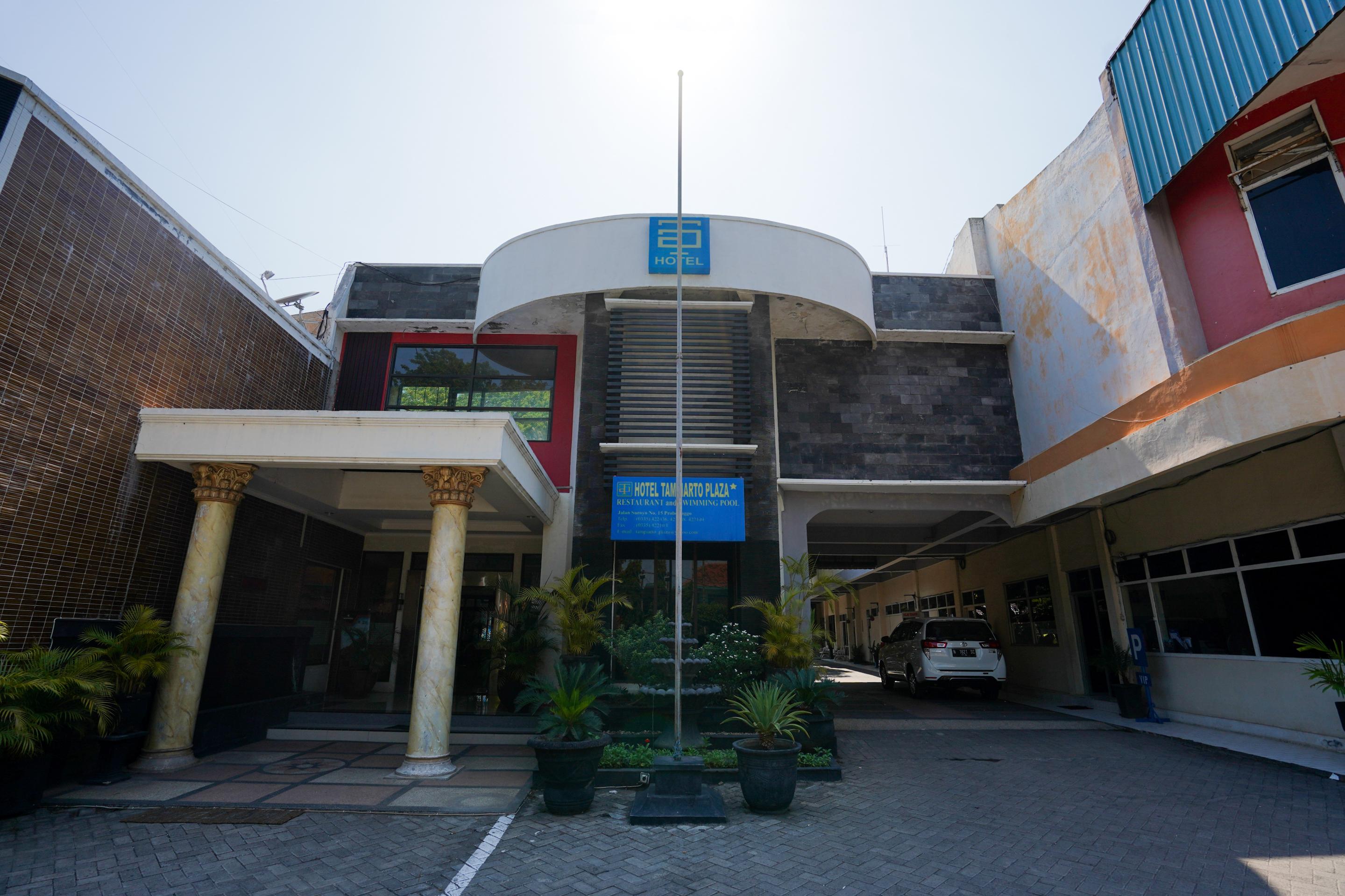 Oyo 1652 Hotel Tampiarto Probolinggo Dış mekan fotoğraf