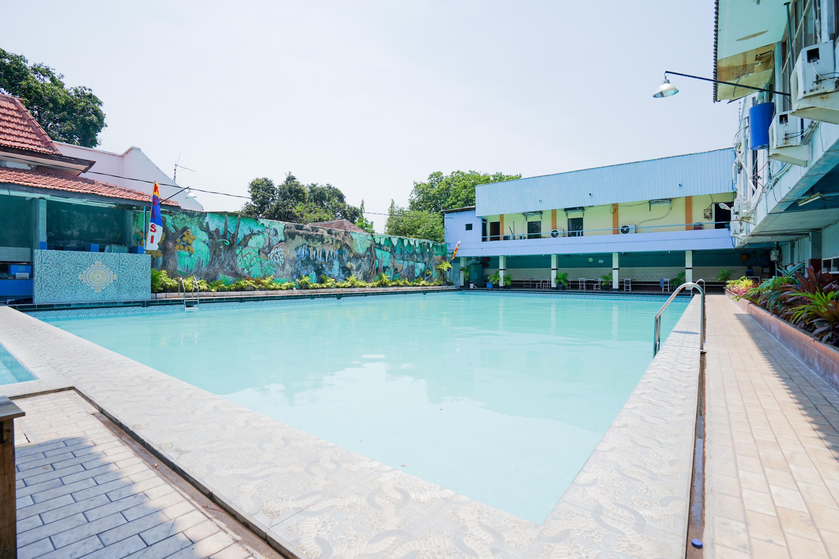 Oyo 1652 Hotel Tampiarto Probolinggo Dış mekan fotoğraf
