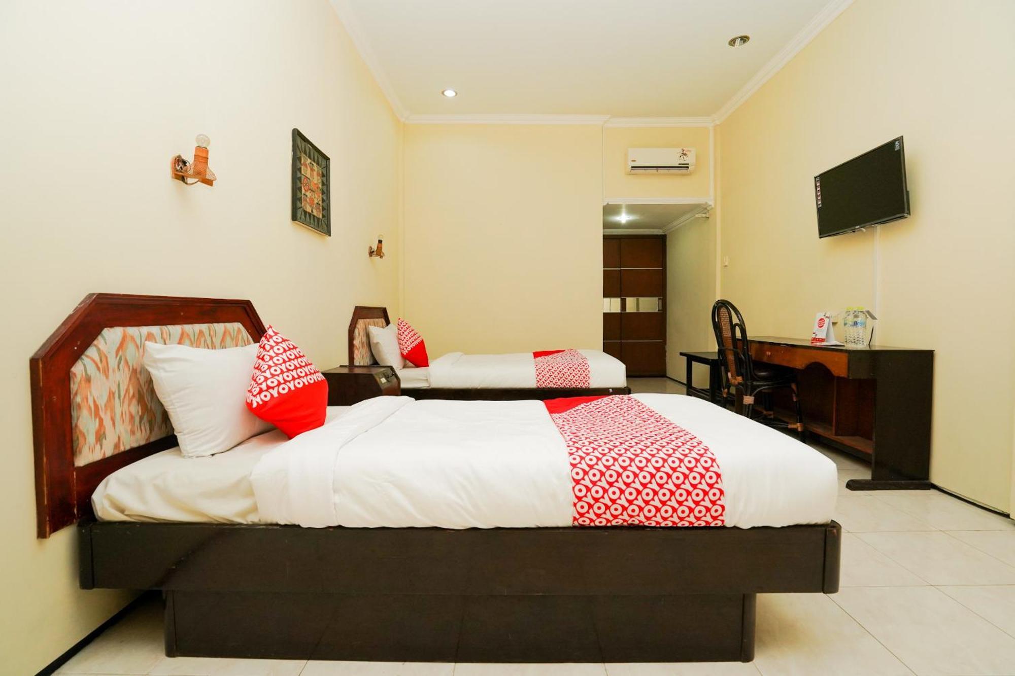 Oyo 1652 Hotel Tampiarto Probolinggo Dış mekan fotoğraf