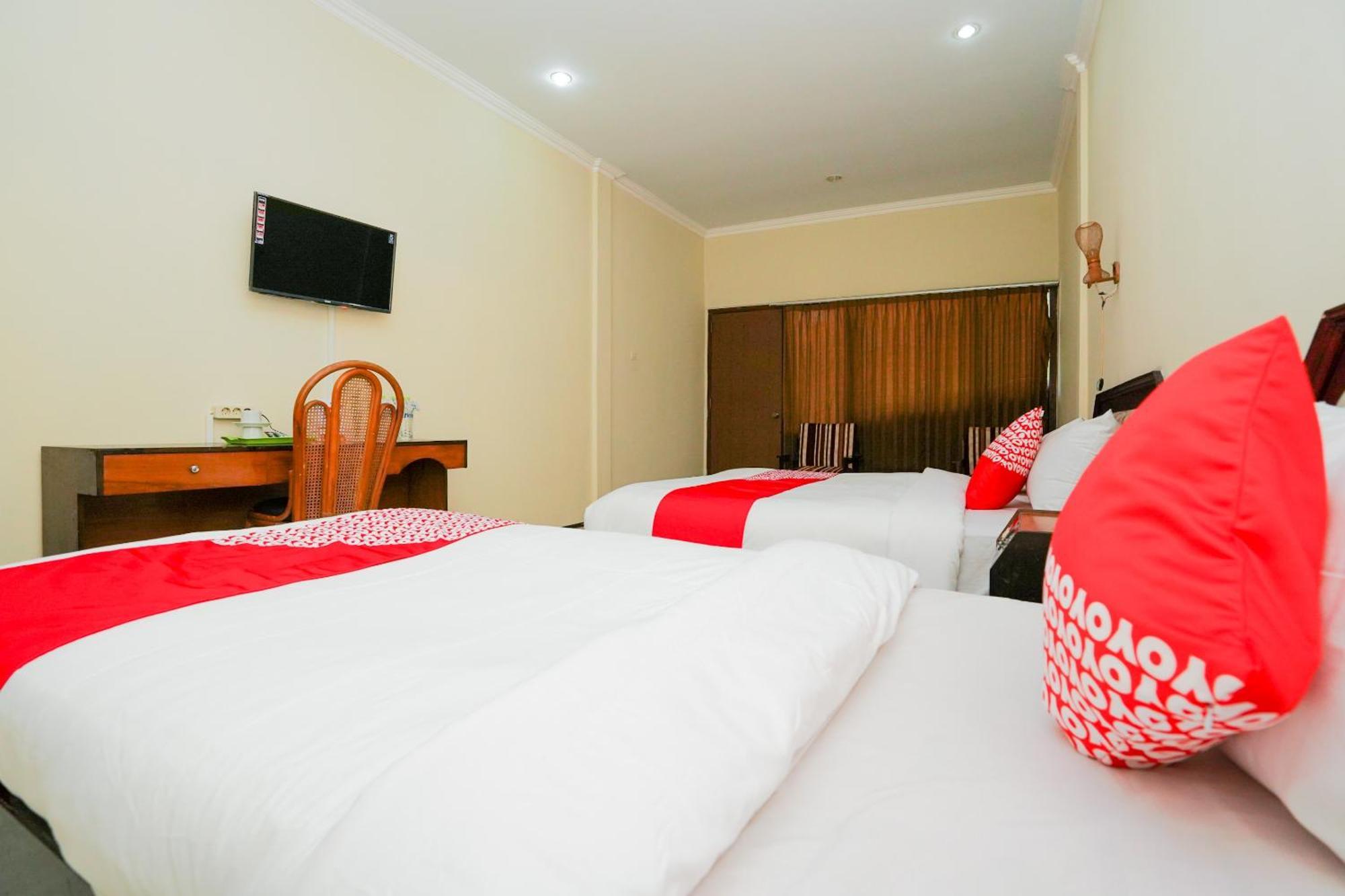 Oyo 1652 Hotel Tampiarto Probolinggo Dış mekan fotoğraf