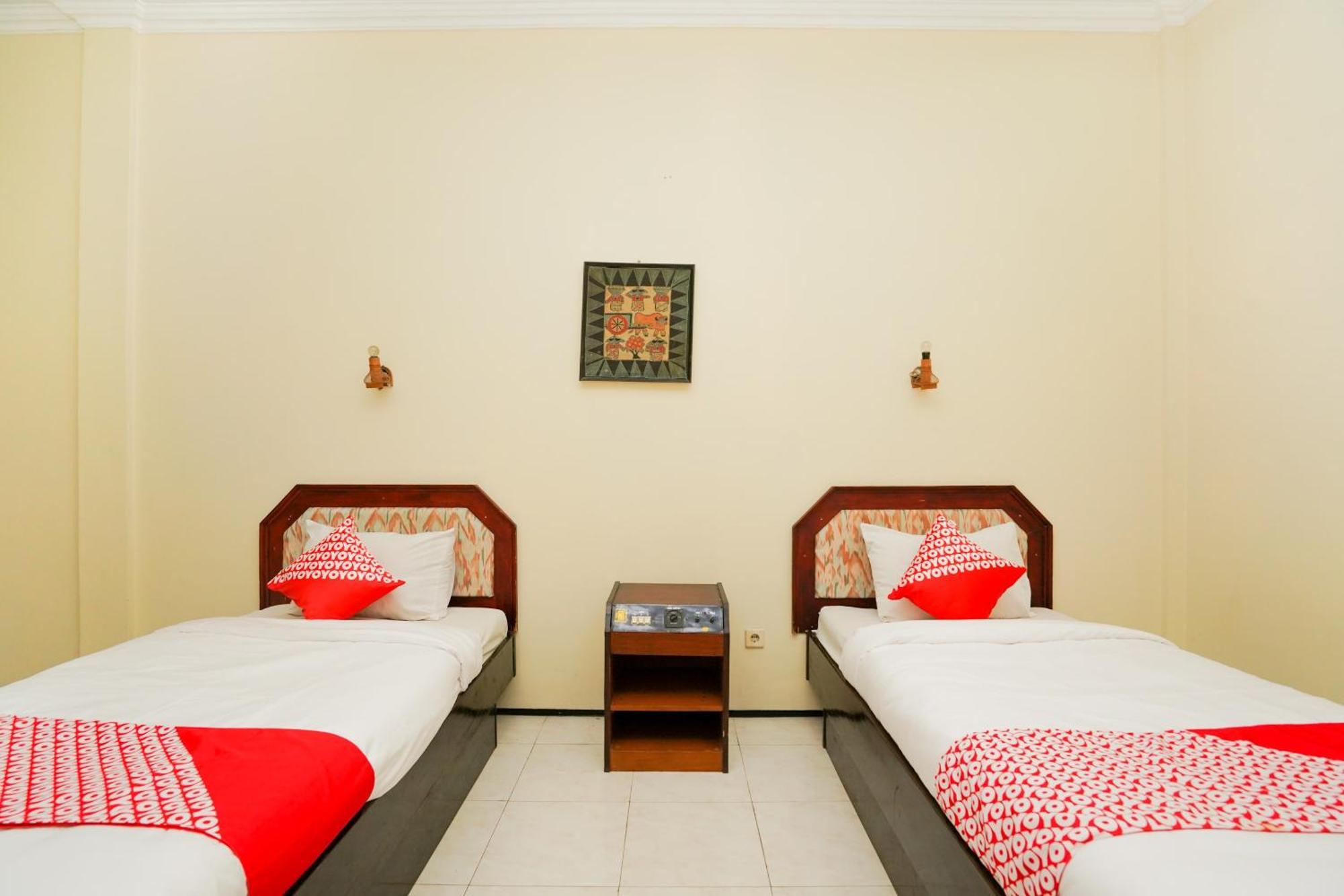 Oyo 1652 Hotel Tampiarto Probolinggo Dış mekan fotoğraf