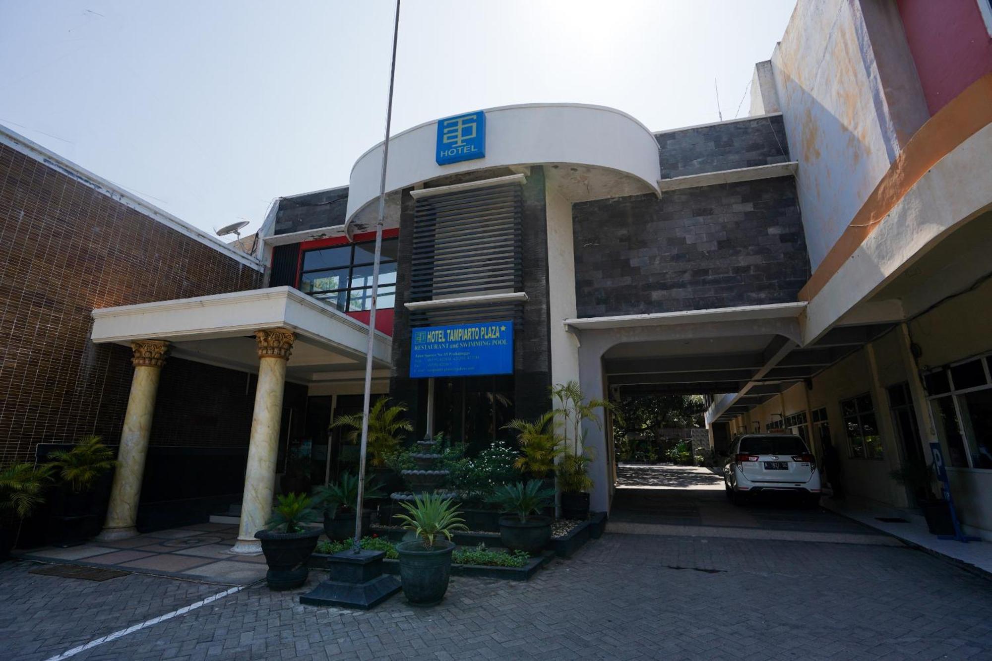 Oyo 1652 Hotel Tampiarto Probolinggo Dış mekan fotoğraf