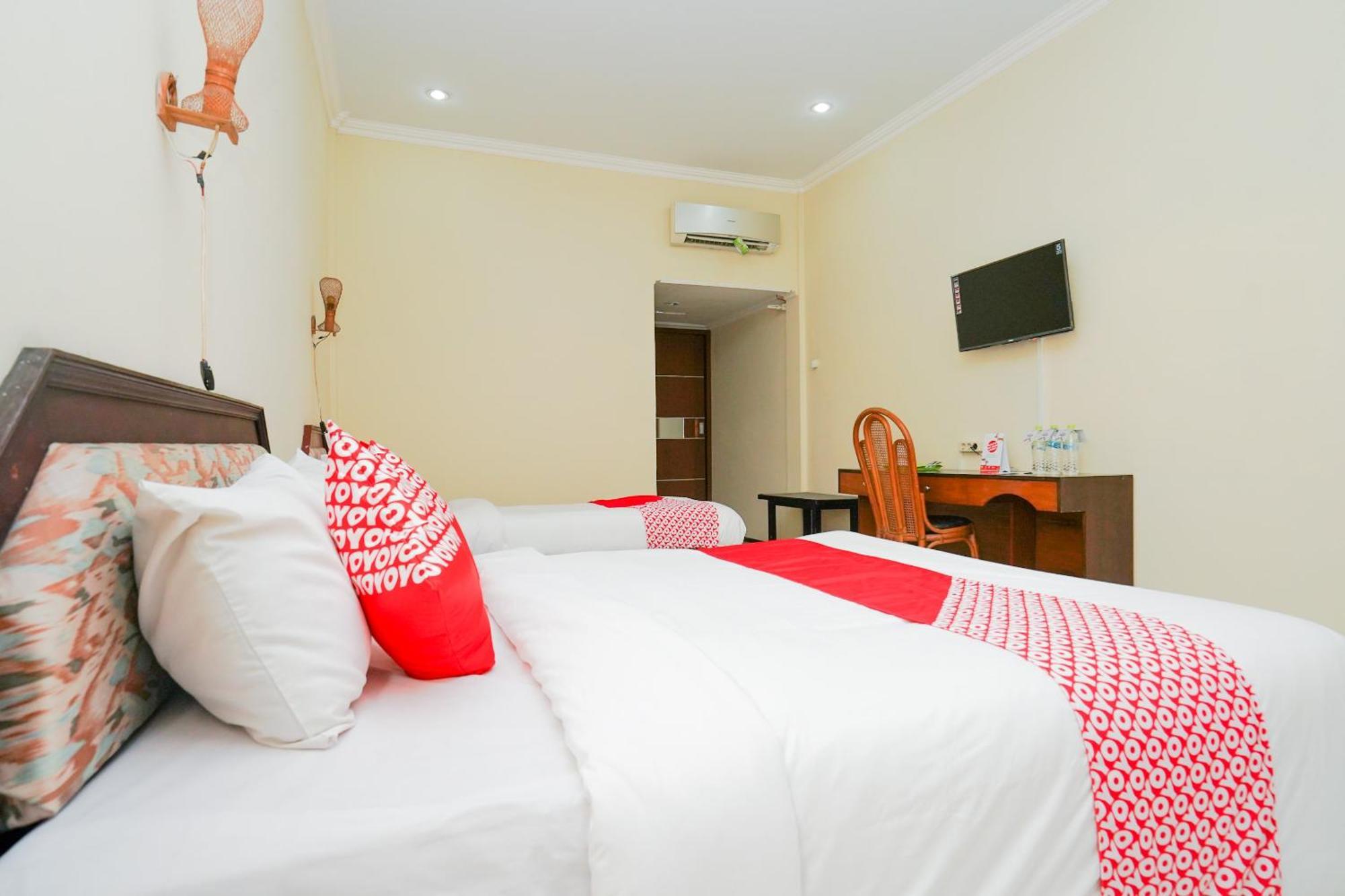 Oyo 1652 Hotel Tampiarto Probolinggo Dış mekan fotoğraf