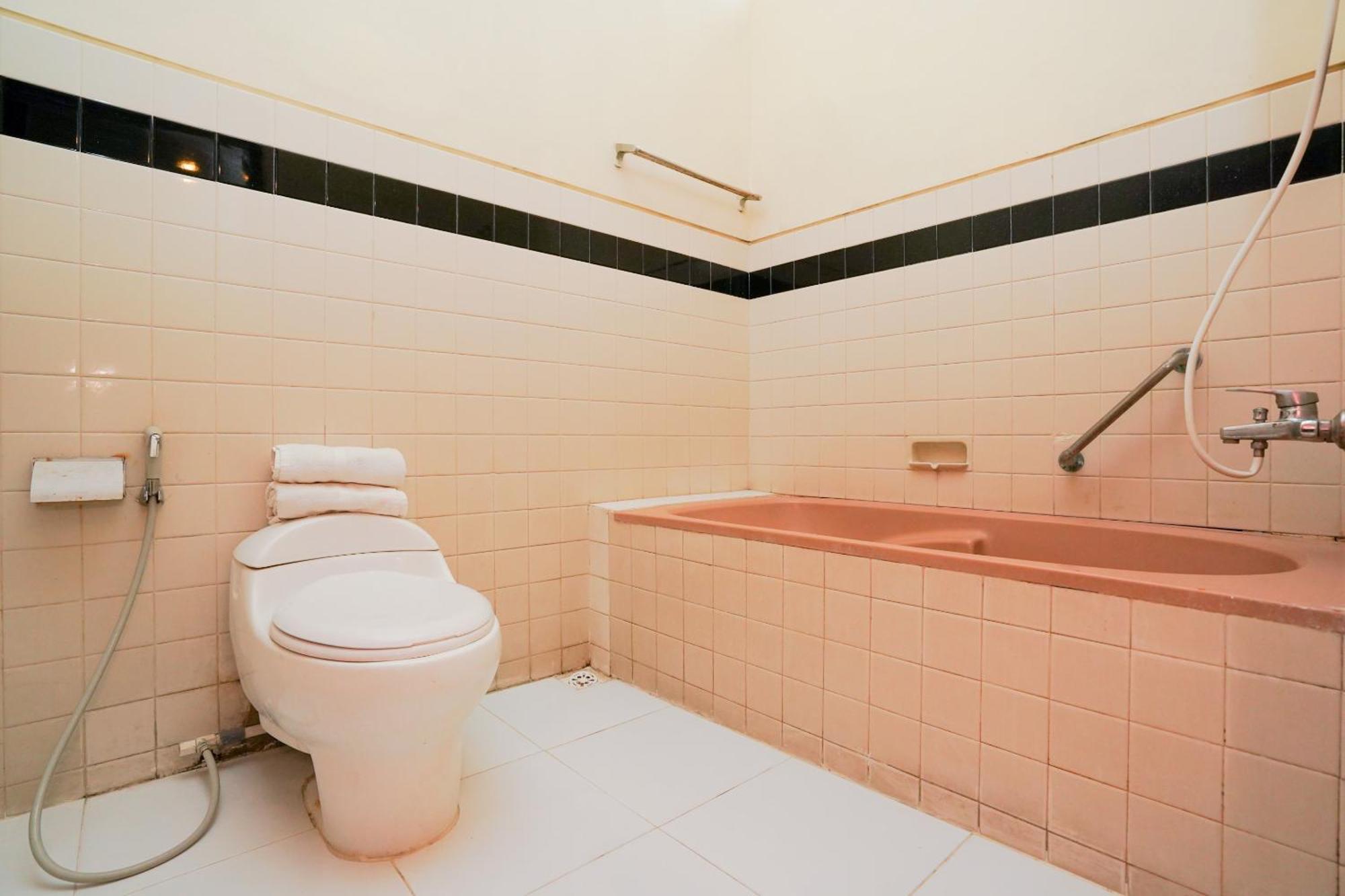 Oyo 1652 Hotel Tampiarto Probolinggo Dış mekan fotoğraf