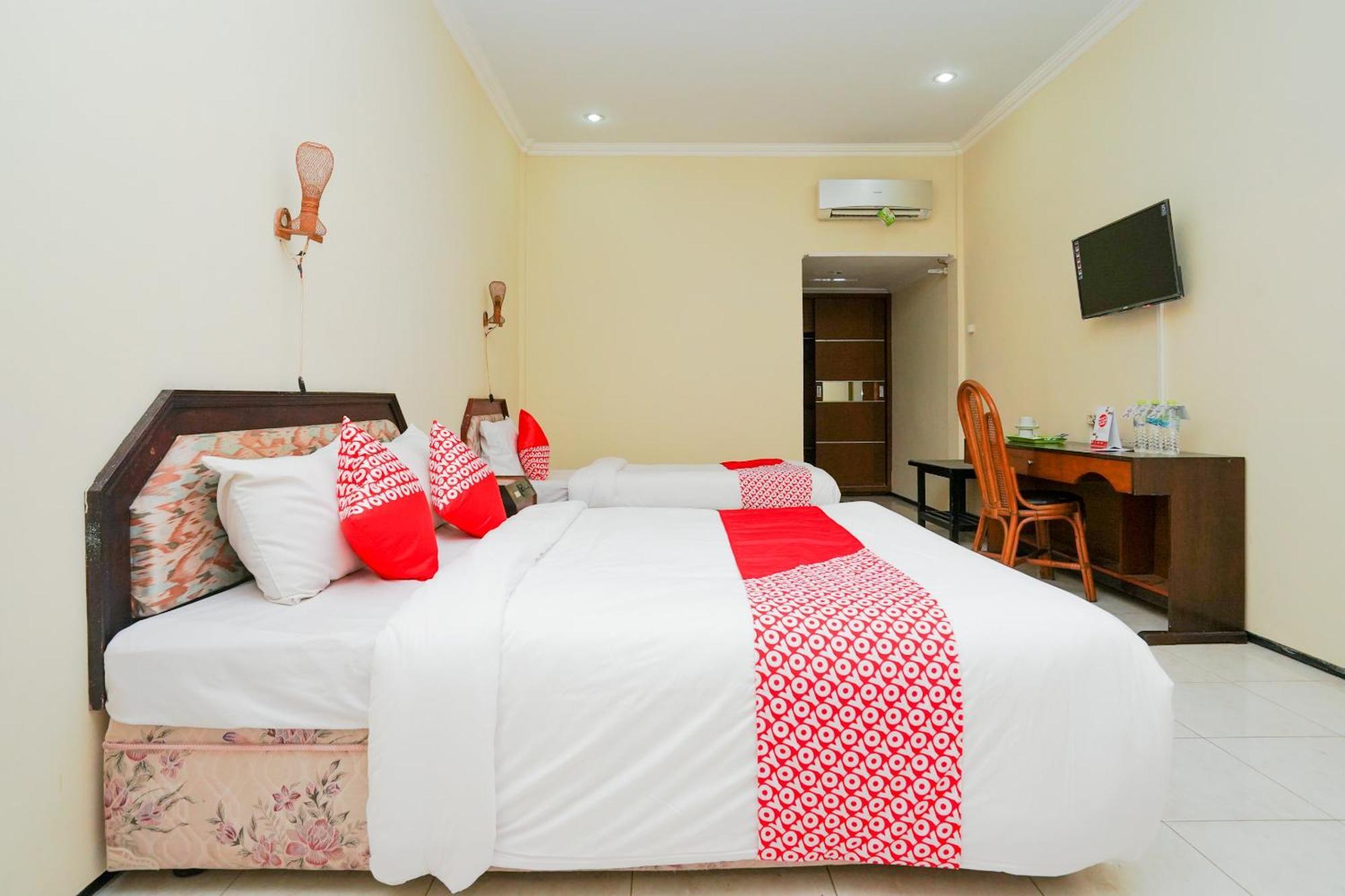 Oyo 1652 Hotel Tampiarto Probolinggo Dış mekan fotoğraf
