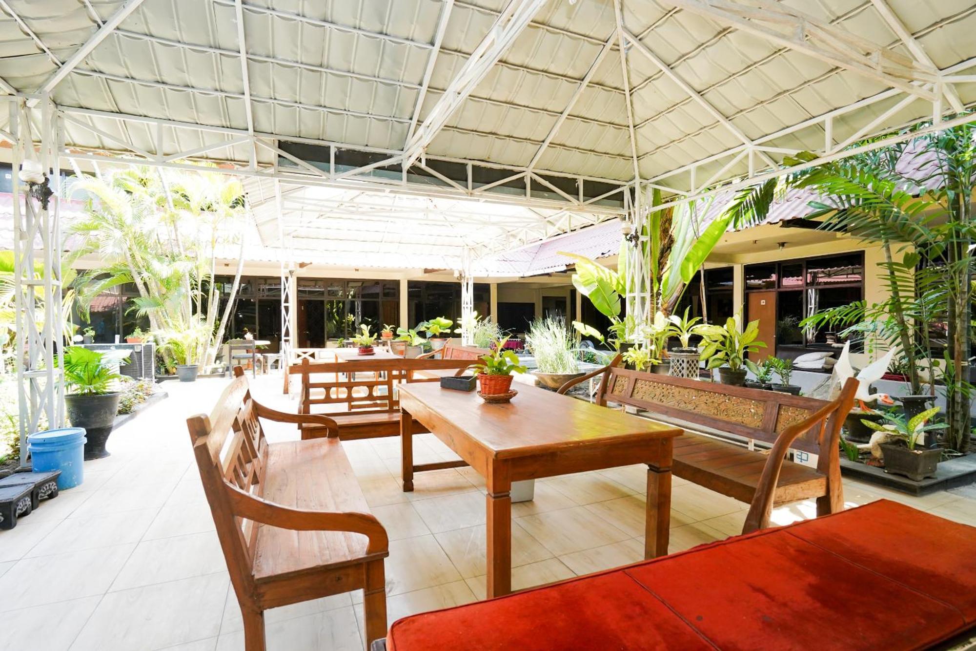 Oyo 1652 Hotel Tampiarto Probolinggo Dış mekan fotoğraf