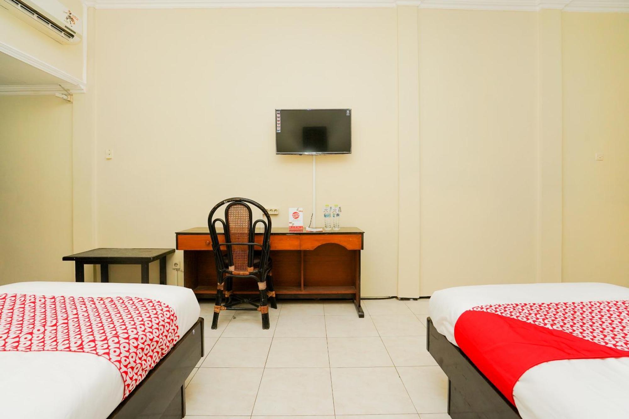 Oyo 1652 Hotel Tampiarto Probolinggo Dış mekan fotoğraf