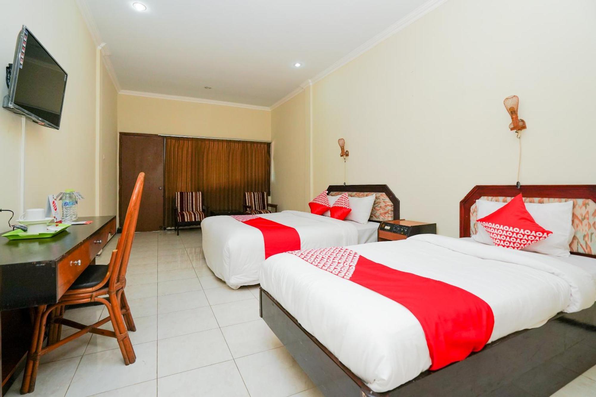 Oyo 1652 Hotel Tampiarto Probolinggo Dış mekan fotoğraf