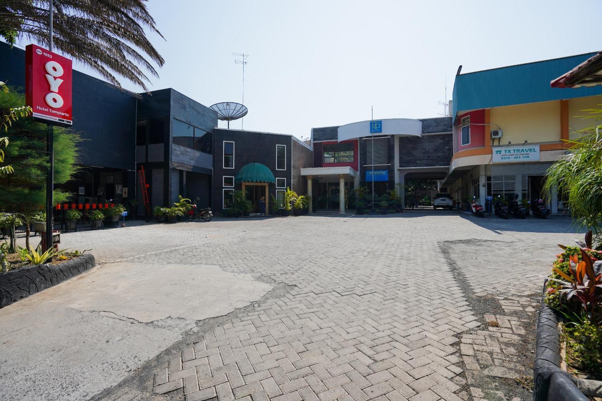 Oyo 1652 Hotel Tampiarto Probolinggo Dış mekan fotoğraf