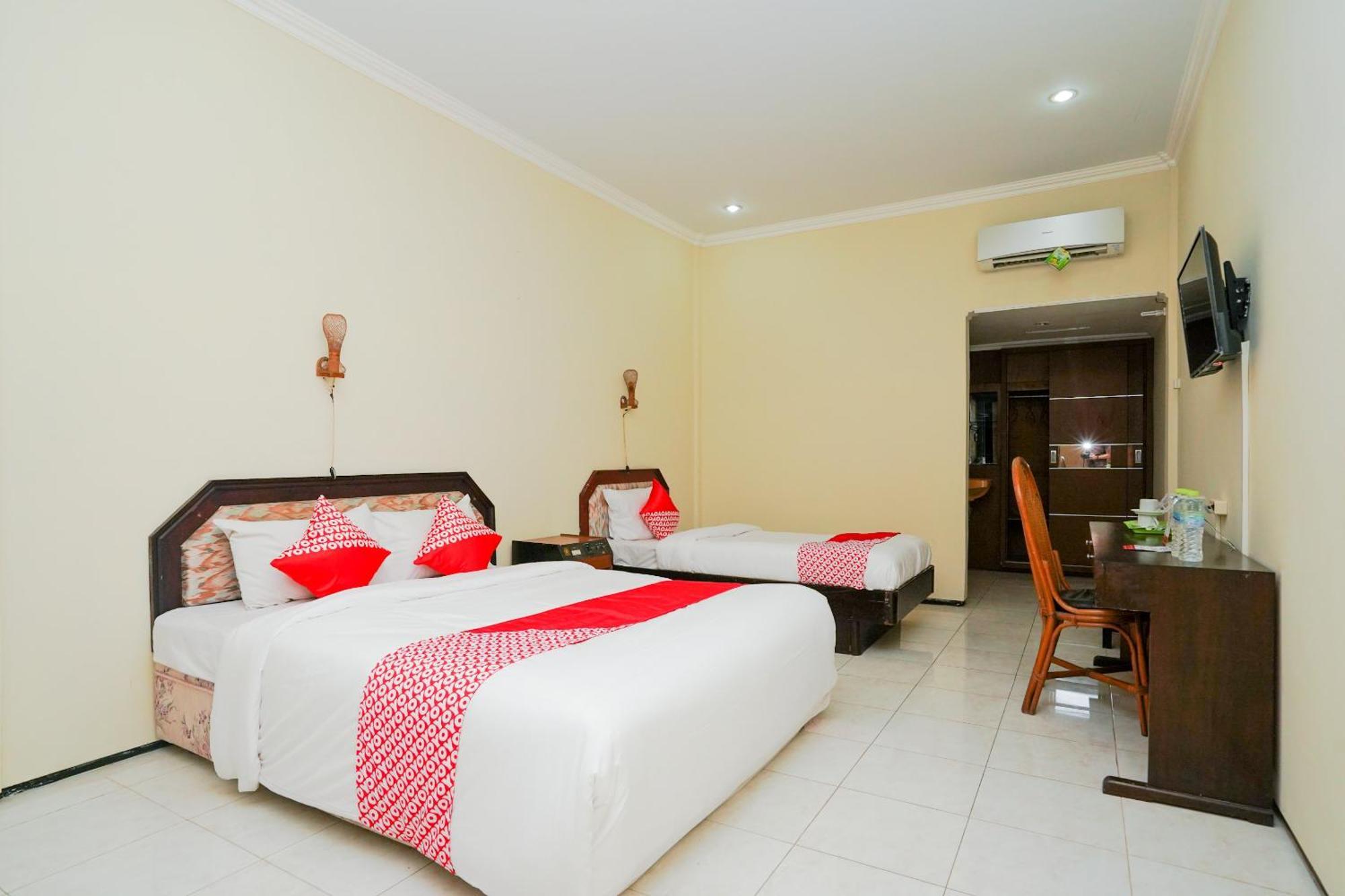 Oyo 1652 Hotel Tampiarto Probolinggo Dış mekan fotoğraf