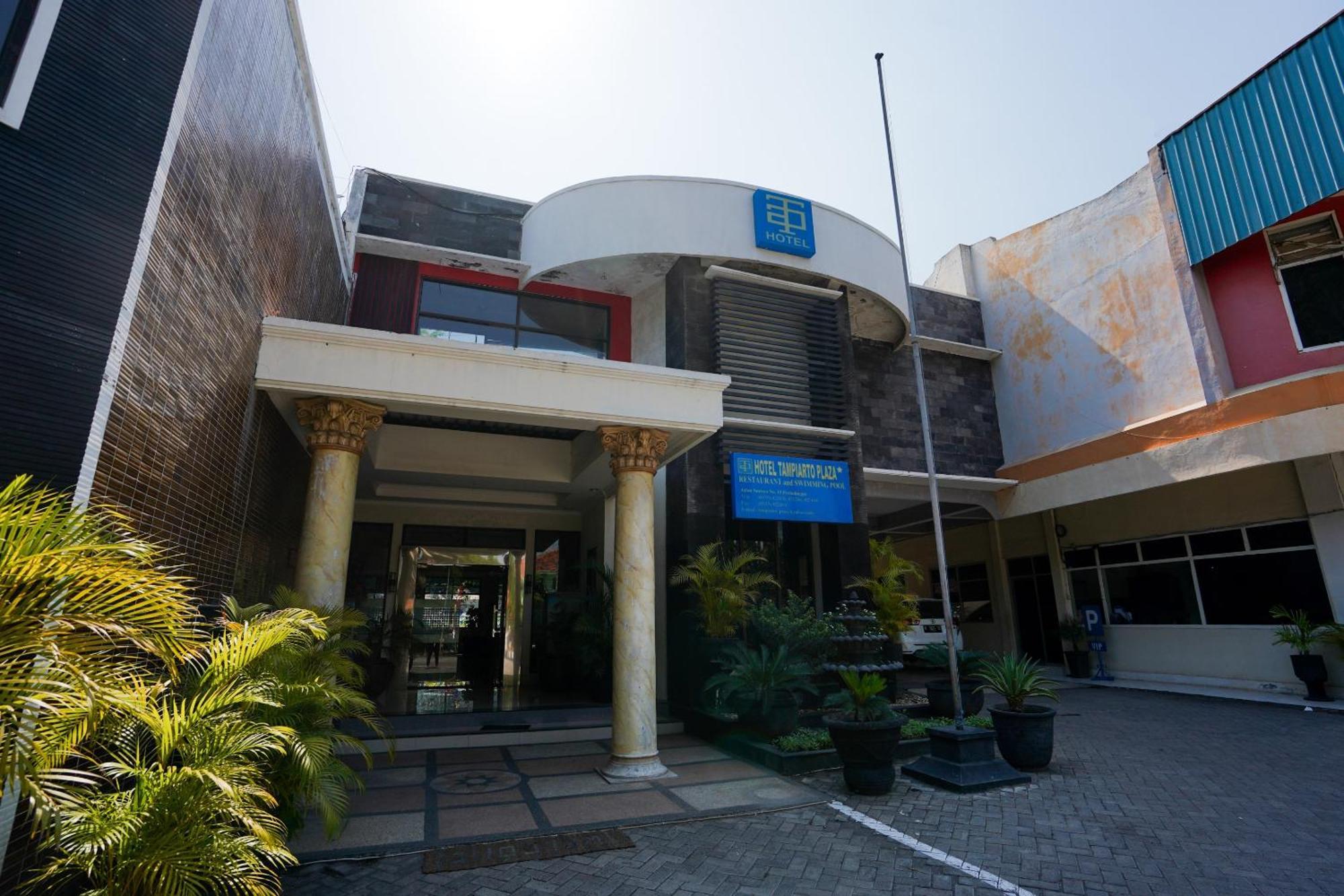 Oyo 1652 Hotel Tampiarto Probolinggo Dış mekan fotoğraf