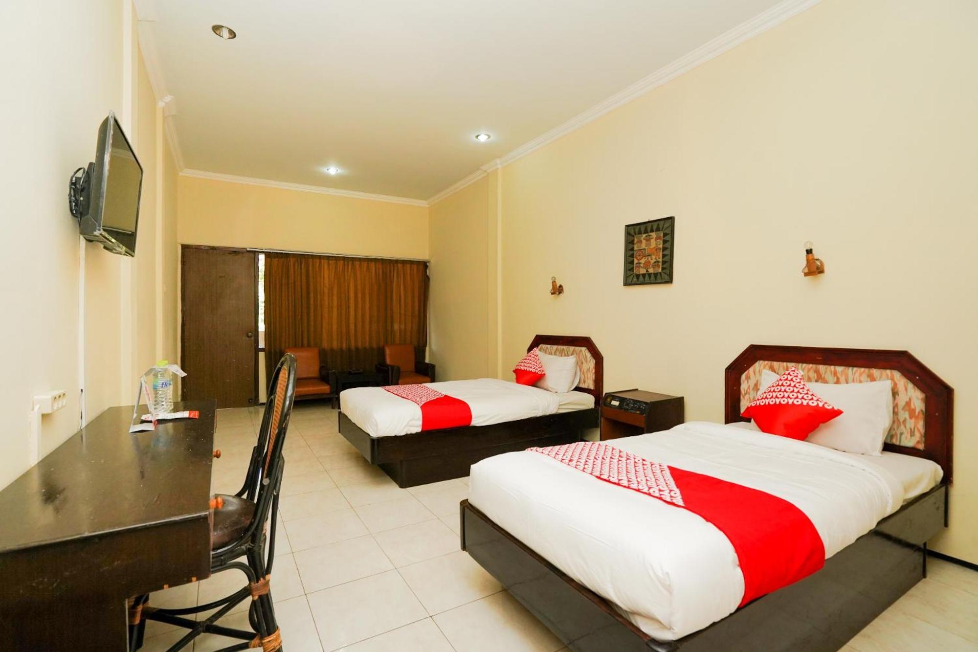 Oyo 1652 Hotel Tampiarto Probolinggo Dış mekan fotoğraf