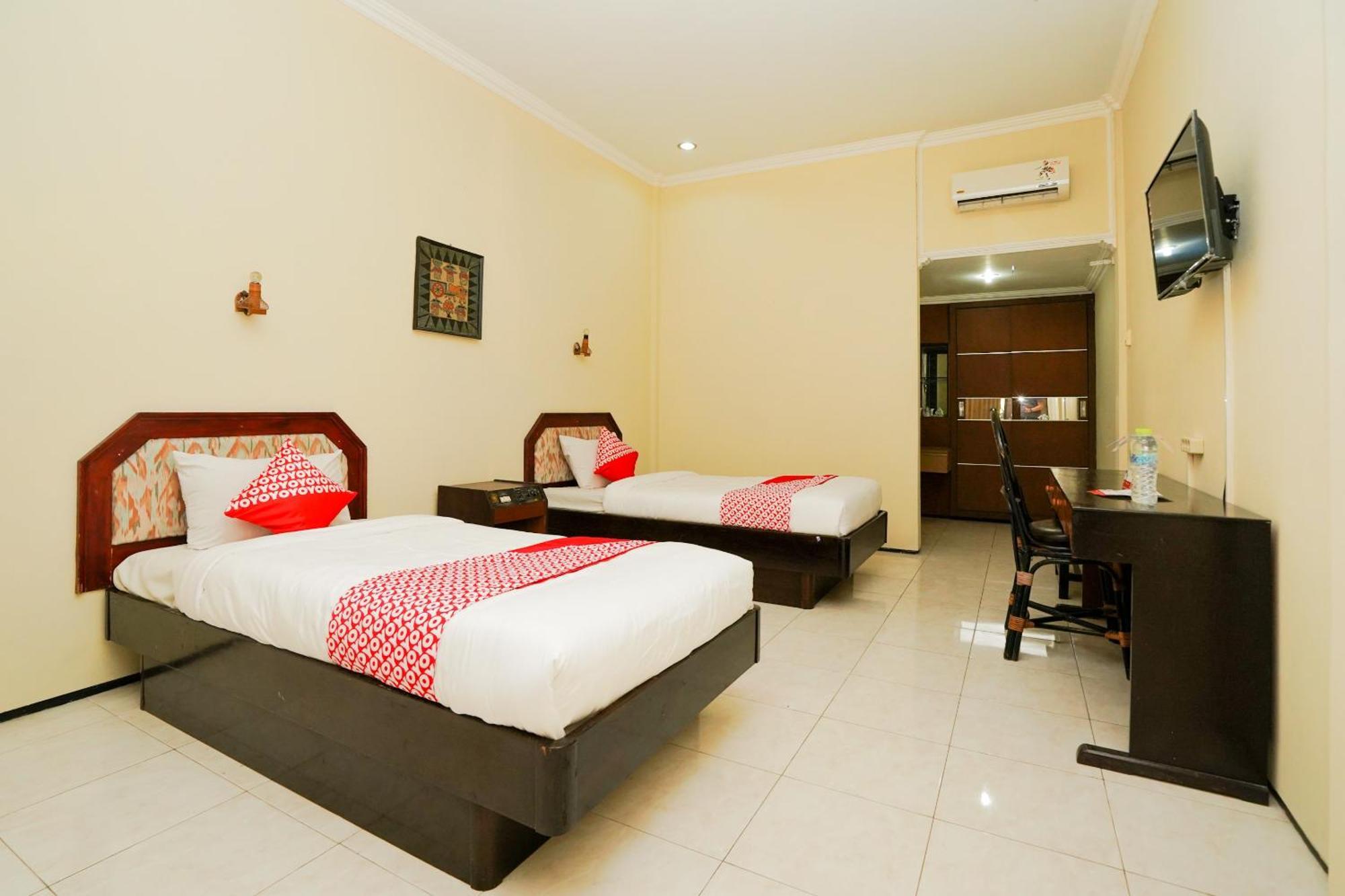 Oyo 1652 Hotel Tampiarto Probolinggo Dış mekan fotoğraf
