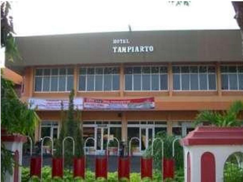Oyo 1652 Hotel Tampiarto Probolinggo Dış mekan fotoğraf